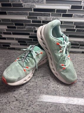 Womens On Cloudsurfer Mint Green & orange Running shoe size 10.5